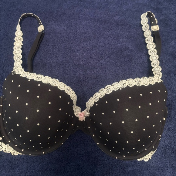 Four very pretty bras two lightly lined , two unlineded - Picture 7 of 11